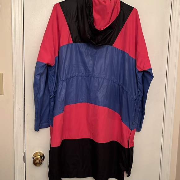 FILA Lightweight Windbreaker With Adjustable Strings - Picture 3 of 5